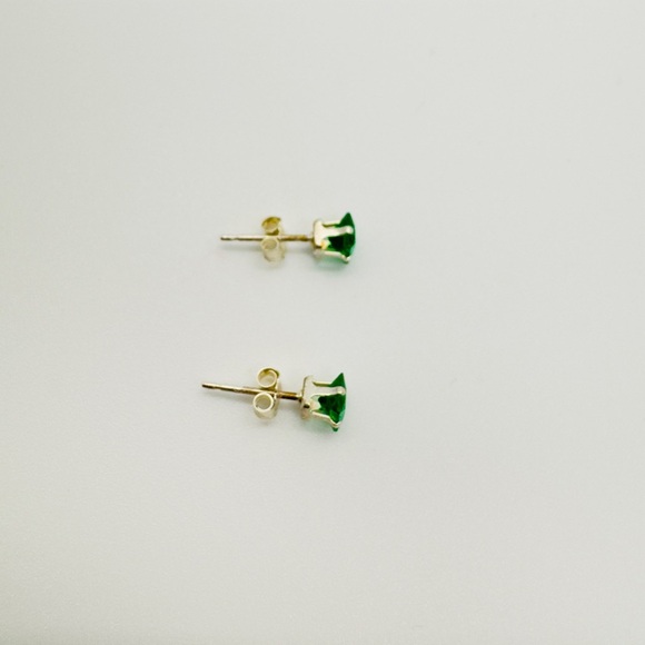 Brand New 5mm CZ Sterling Silver Green Stud Earrings - Picture 2 of 5